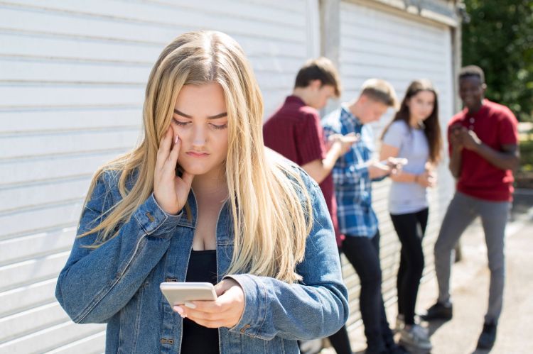 Vorstösse fordern Verbot von Social-Media für Teenies